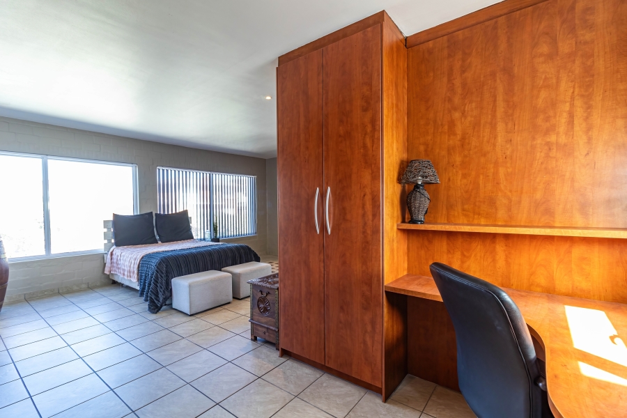 4 Bedroom Property for Sale in Yzerfontein Western Cape